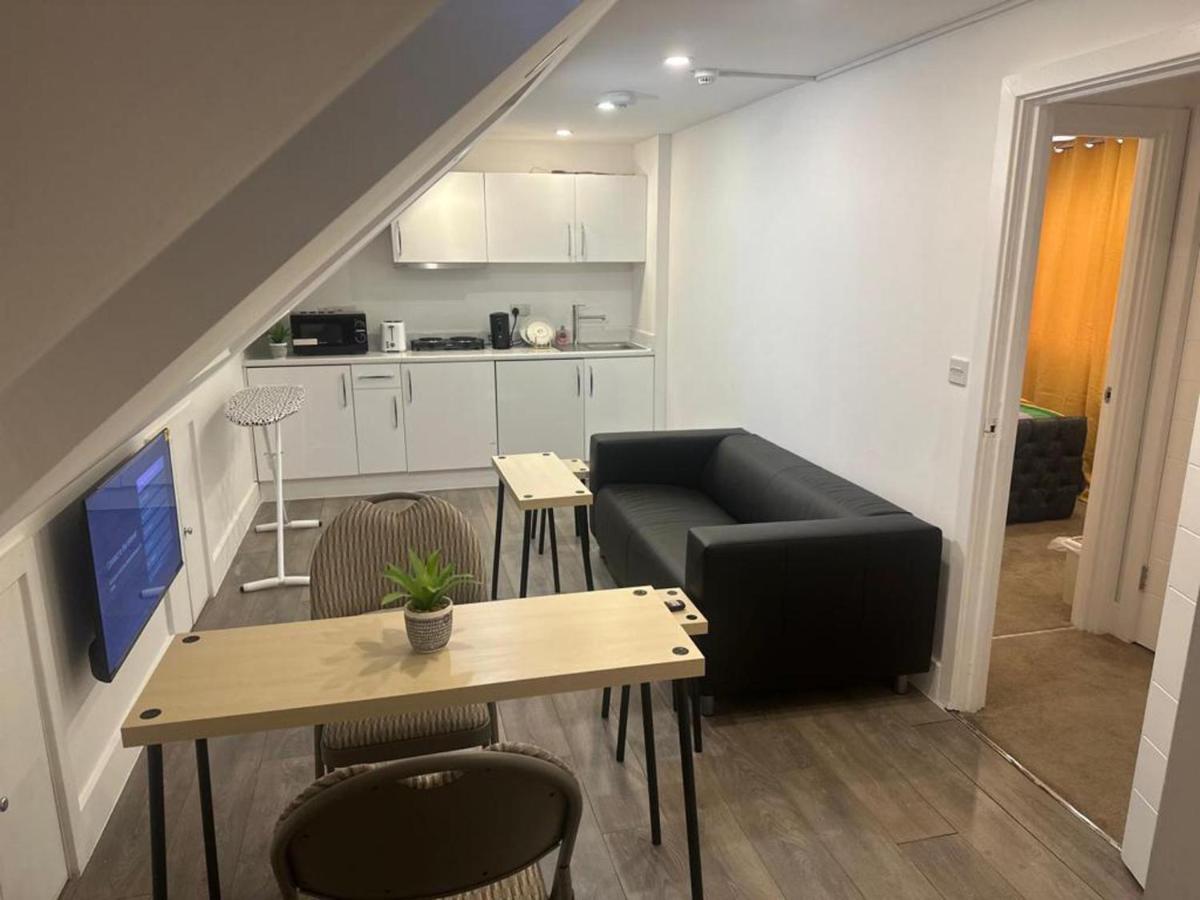 Glamour Two Apartment London