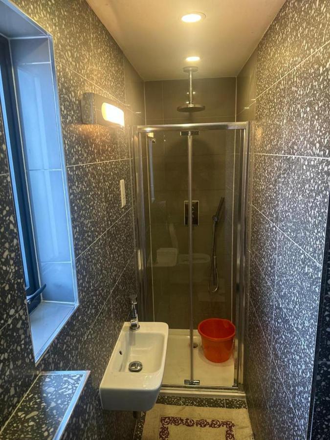 Glamour Two Apartment London