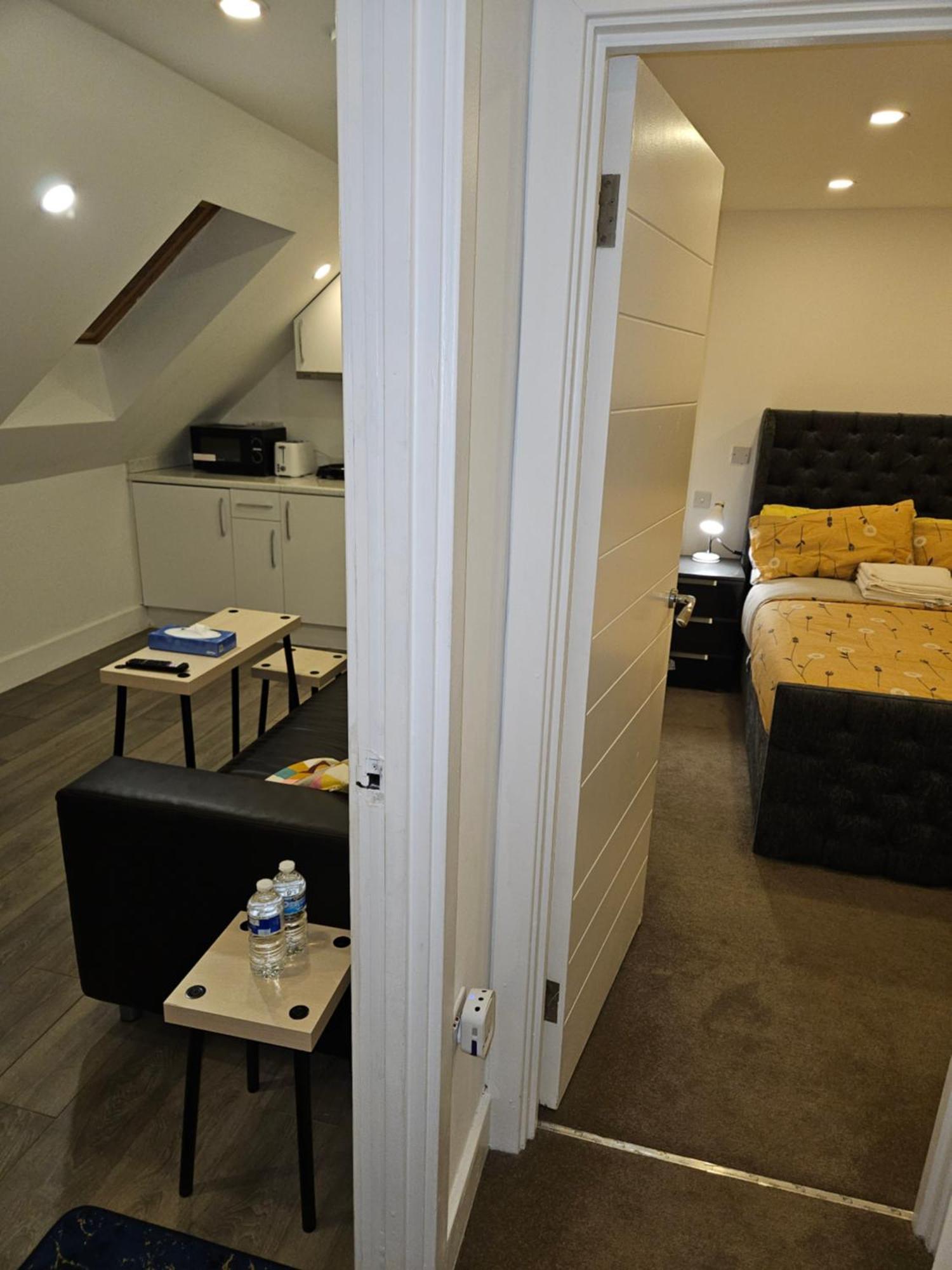 Glamour Two Apartment *