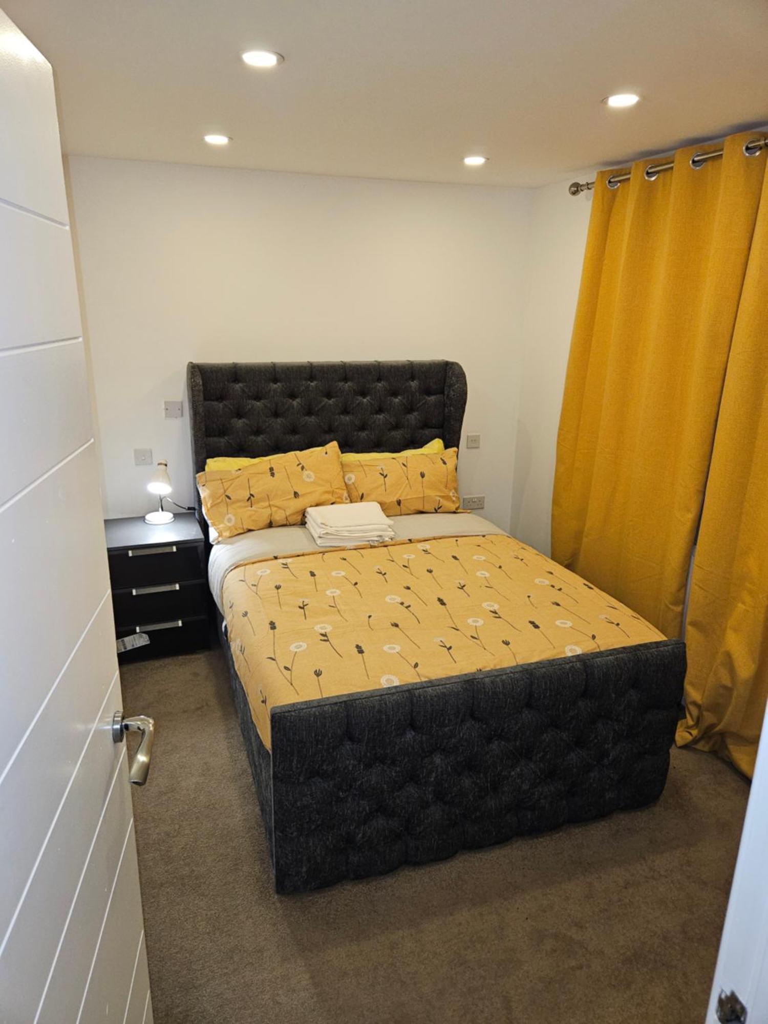 Glamour Two Apartment London