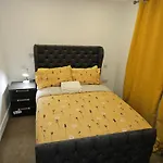 London Glamour Apartment Two
